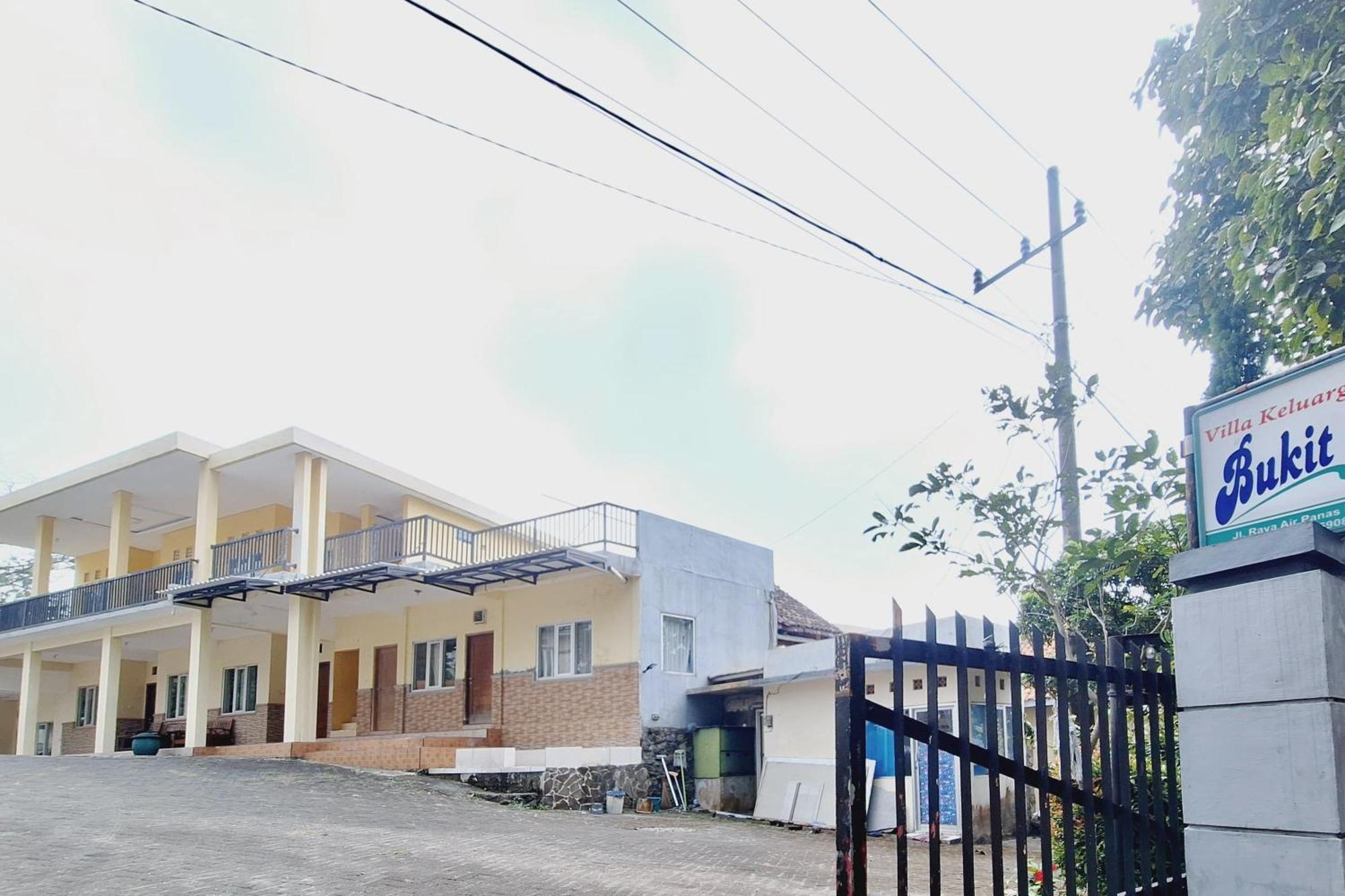 Villa Bukit Bunga Syariah Redpartner Pacet Mojokerto Bagian luar foto
