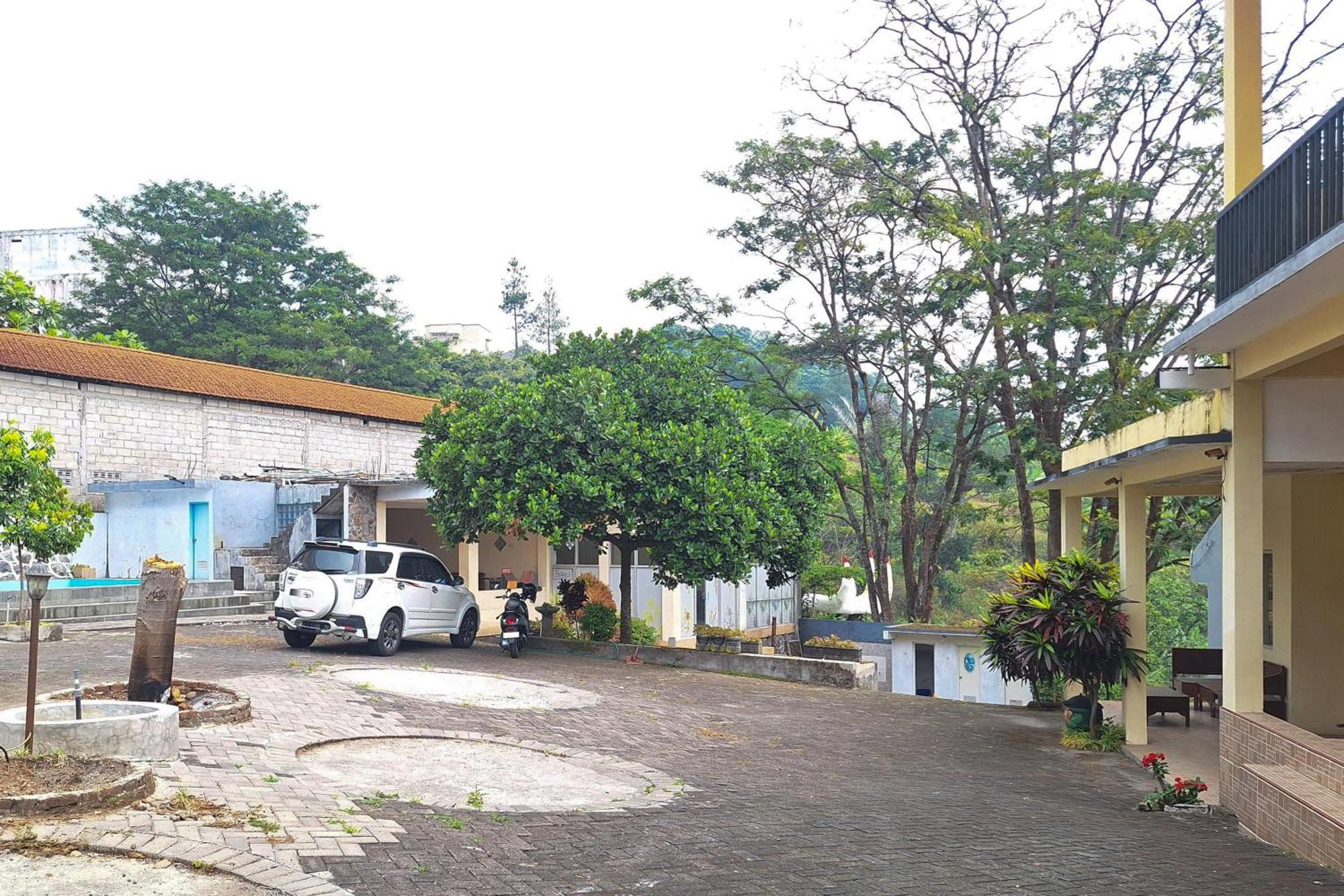 Villa Bukit Bunga Syariah Redpartner Pacet Mojokerto Bagian luar foto
